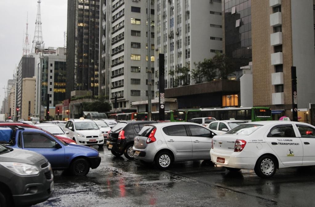 Falhas da Eletropaulo causam metade das panes em semáforos de São Paulo