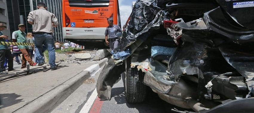 Mortes em acidentes com ônibus crescem; atropelamentos caem