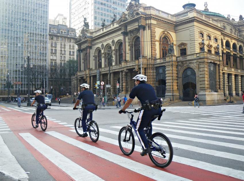 92 motoristas são multas por usar celular ao dirigir em SP
