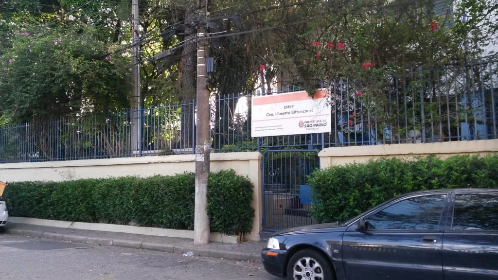 Escola General Liberato Bittencourt, em Pirituba (zona norte); lá, há três professores a menos nas disciplinas de geografia, inglês e matemática. Foto: Léo Arcoverde/Fiquem Sabendo