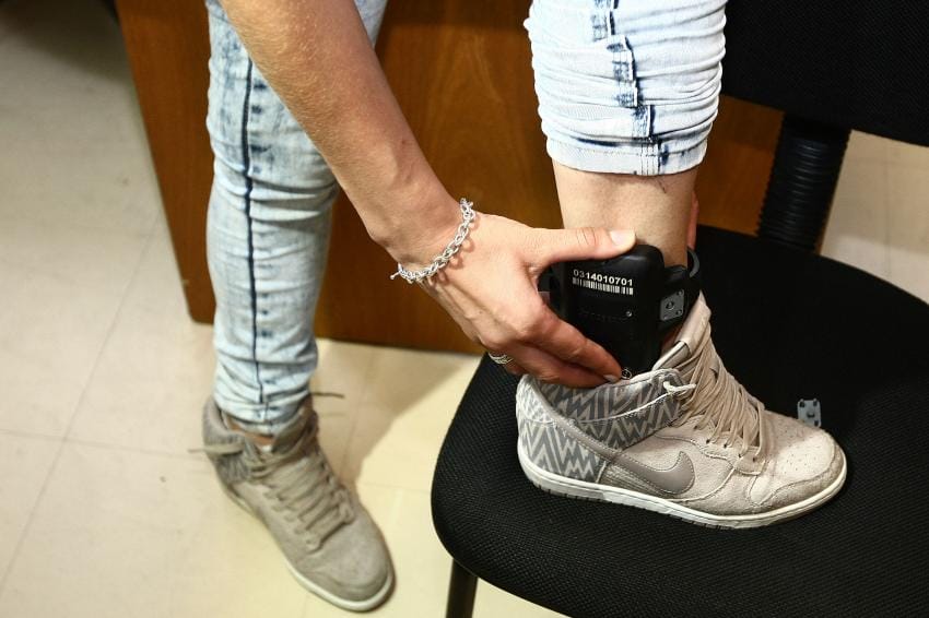 Gasto anual com tornozeleiras para presos ultrapassa R$ 19 milhões
