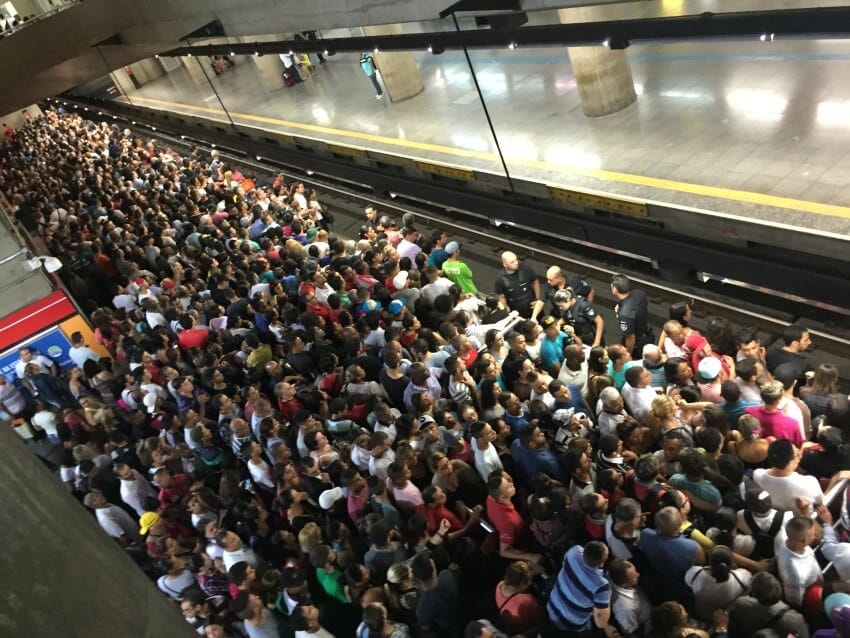 Como pode a linha 3-vermelha do metrô já ter tido 16 panes só neste ano?