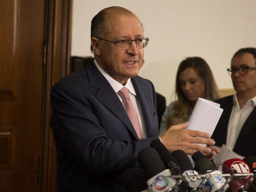 Queixas contra valor da conta de água mais que dobram em SP