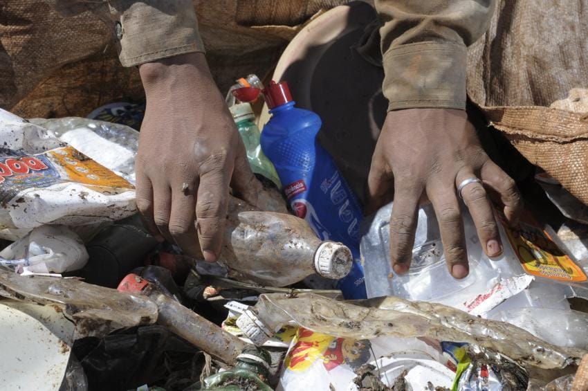 Bairro rico produz mais que dobro de lixo gerado na periferia em SP