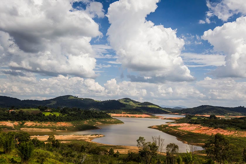 Trecho da represa Jaguari, que faz parte do sistema Cantareira, na região de Joanópolis, no interior paulista. Foto: NBQ
