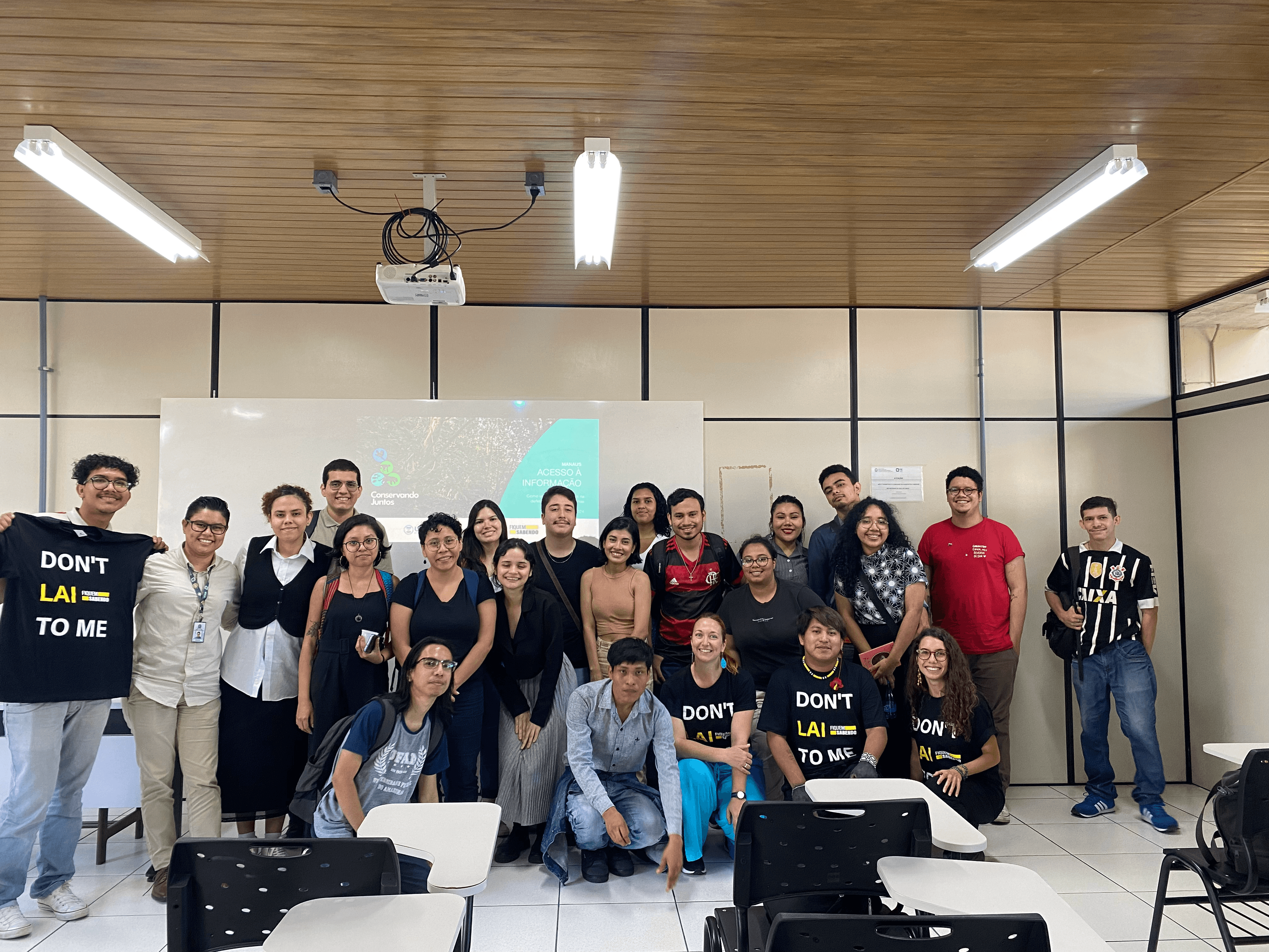 instrutores da fiquem sabendo e alunos em oficina na ufam.png