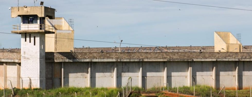 Mais de 4 toneladas de drogas entram por ano em presídios paulistas