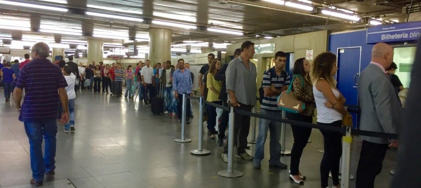 Desemprego faz venda do bilhete do metrô disparar em São Paulo