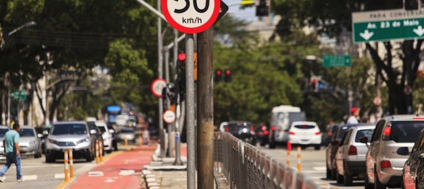 Atropelamento fatais por ônibus caem 56% em São Paulo