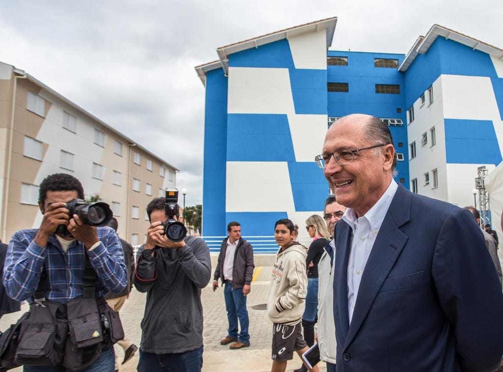 Alckmin reduz pela metade entrega de casas populares em 2015