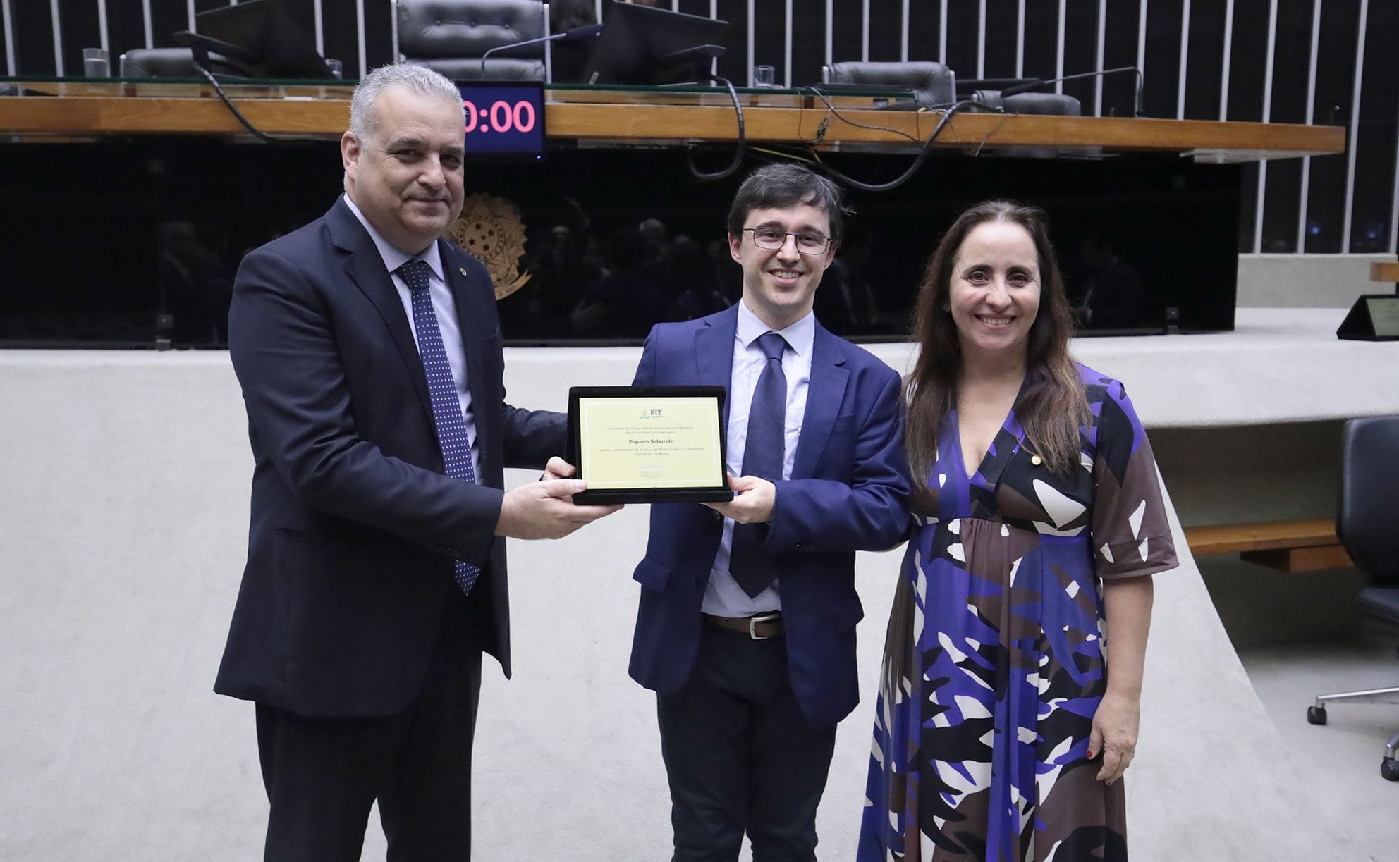 Fiquem Sabendo é homenageada na Câmara dos Deputados por combater a corrupção