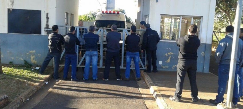 A cada mês, 2 agentes penitenciários são presos em São Paulo