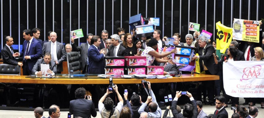 Previdência gasta R$ 44 milhões do contribuinte por mês com auxílio-reclusão para presos