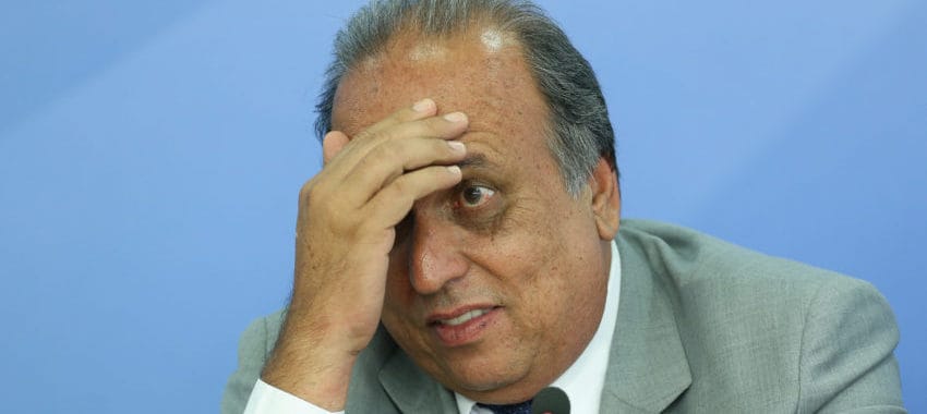 Governo Pezão diz não ter servidor para responder pedidos via Lei de Acesso à Informação