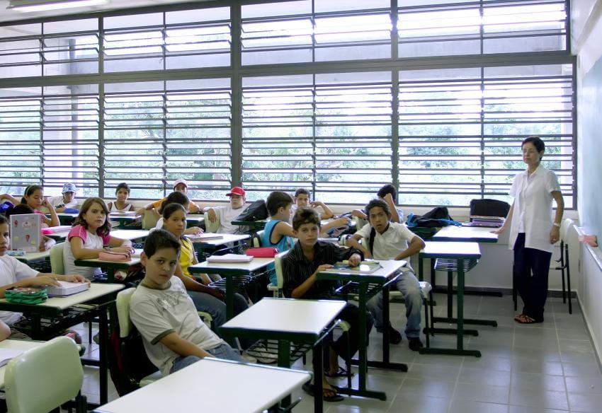 A cada dia, cinco professores da rede estadual pedem demissão