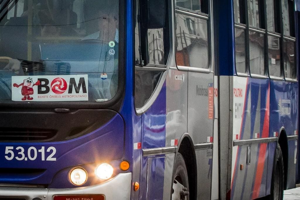 Ônibus da EMTU lançam 1,4 tonelada de CO2 por dia na atmosfera em SP