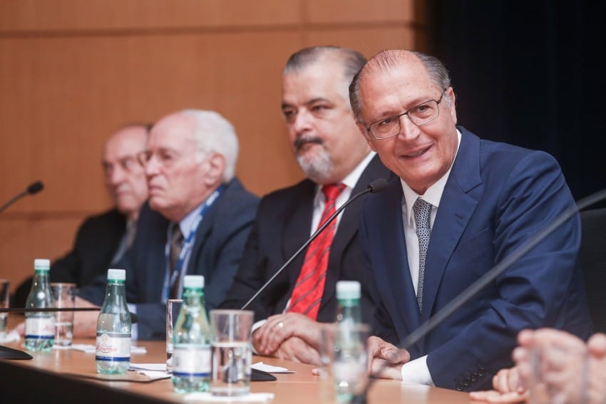 Fapesp corta R$ 13 milhões em bolsas de mestrado e doutorado